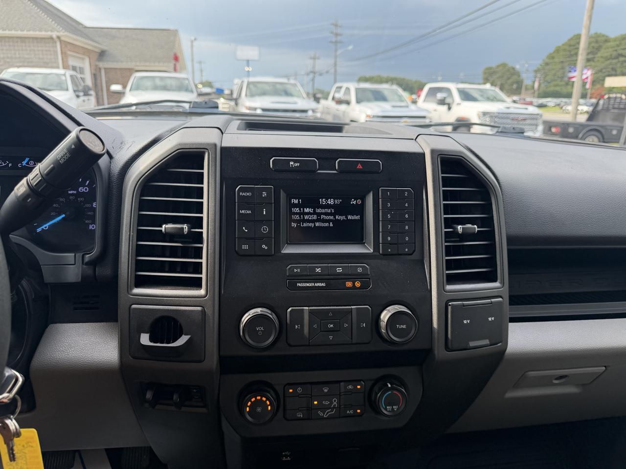 Ford Super Duty F-350 DRW XL 2WD Crew Cab 179" WB 60" CA 2022