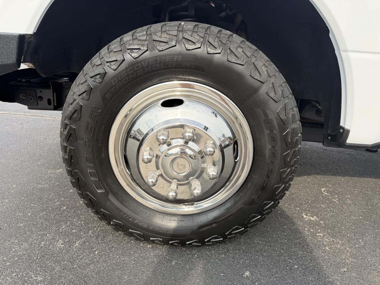 Ford Super Duty F-350 DRW XL 2WD Crew Cab 179" WB 60" CA 2022