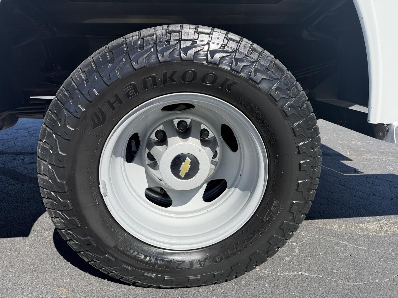 Chevrolet Silverado 3500HD CC 4WD Reg Cab 171" WB, 84.5" CA Work Truck 2022