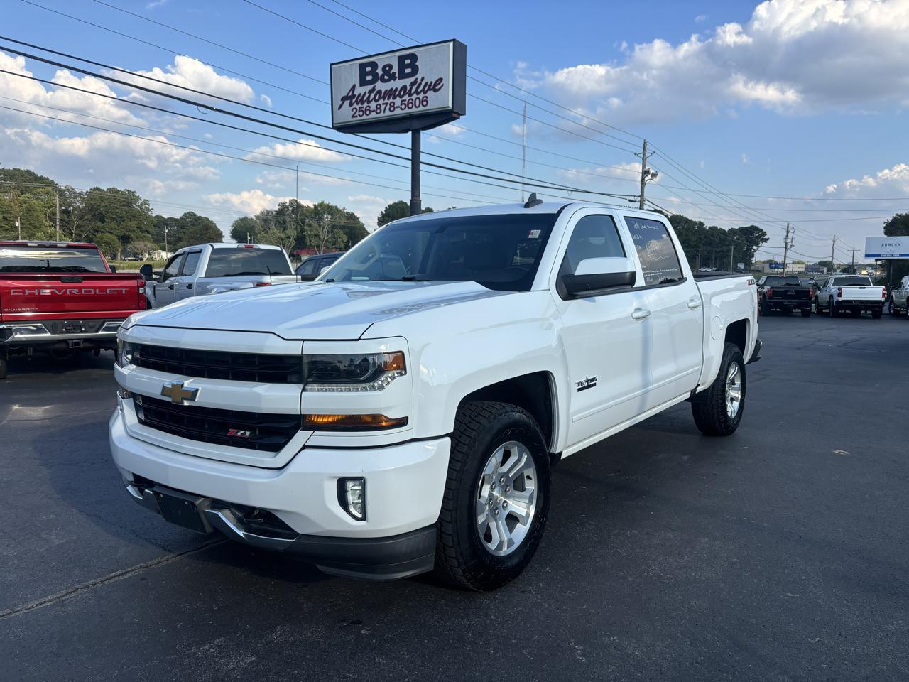 Chevrolet Silverado 1500 4WD Crew Cab 143.5" LT w/2LT 2018