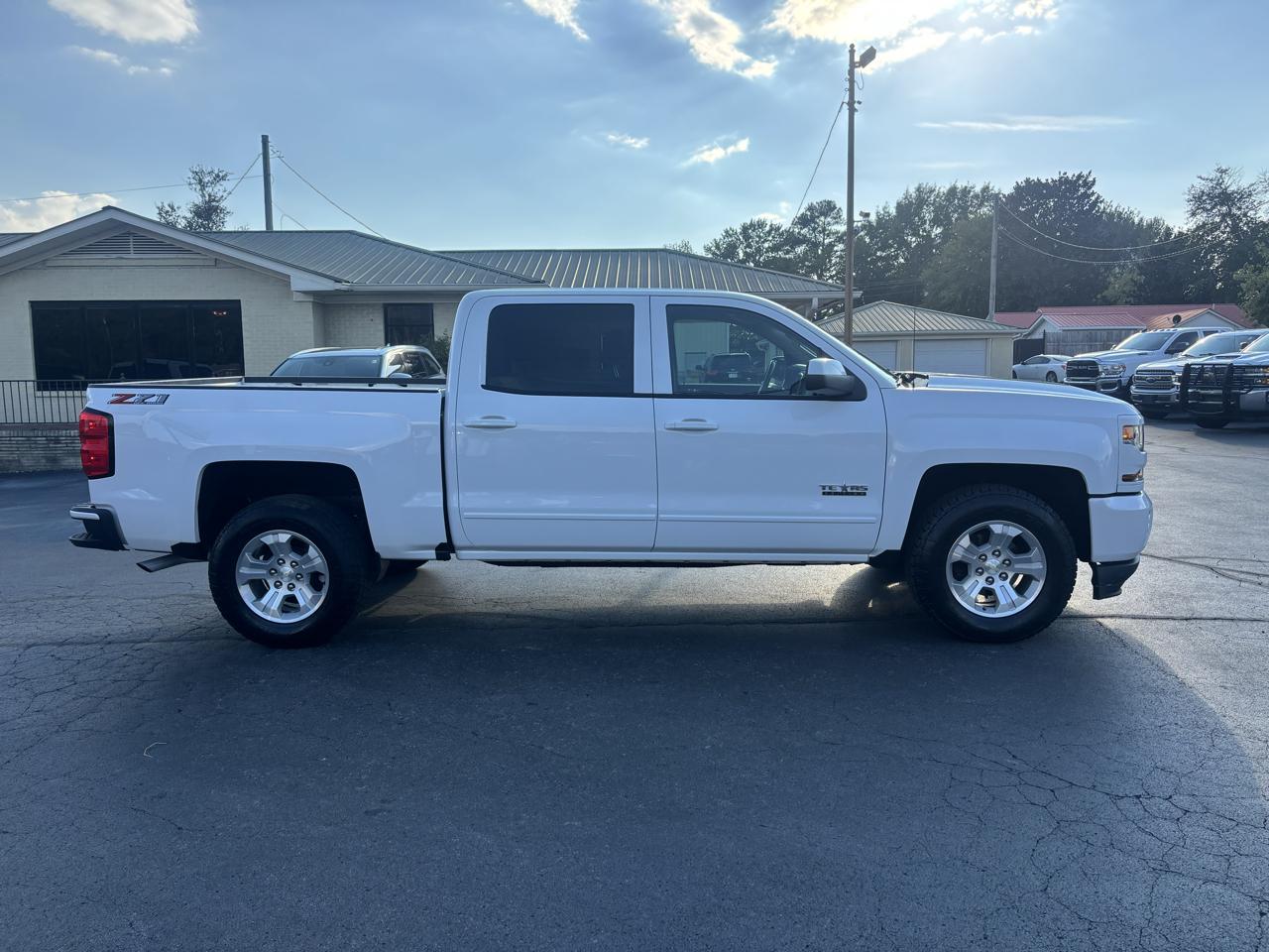 Chevrolet Silverado 1500 4WD Crew Cab 143.5" LT w/2LT 2018