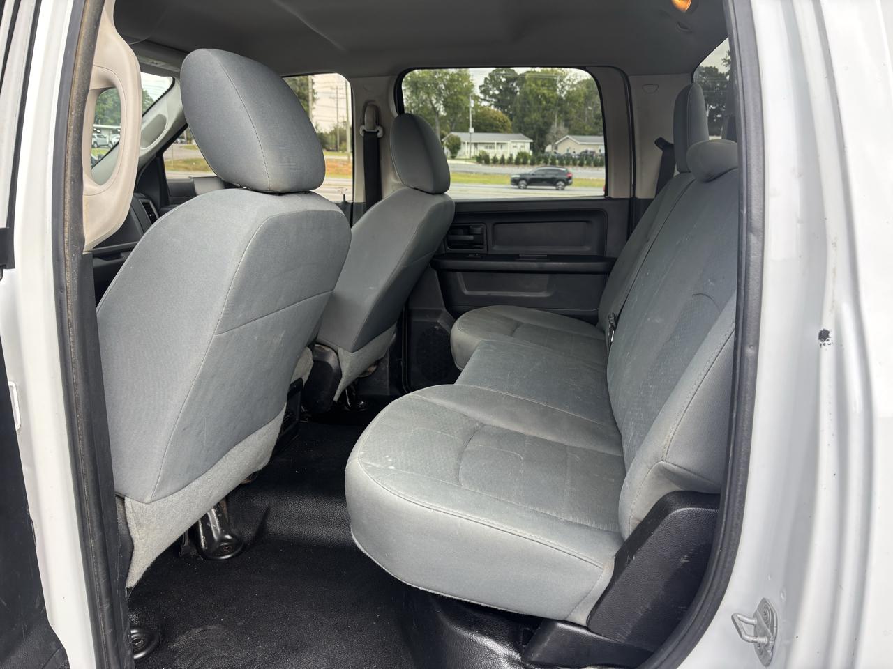 RAM 3500 4WD Crew Cab 172" WB 60" CA Tradesman 2014