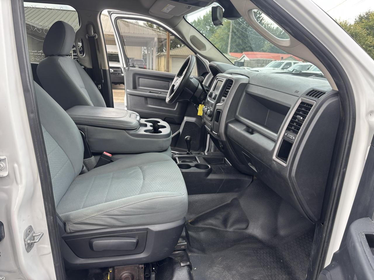 RAM 3500 4WD Crew Cab 172" WB 60" CA Tradesman 2014