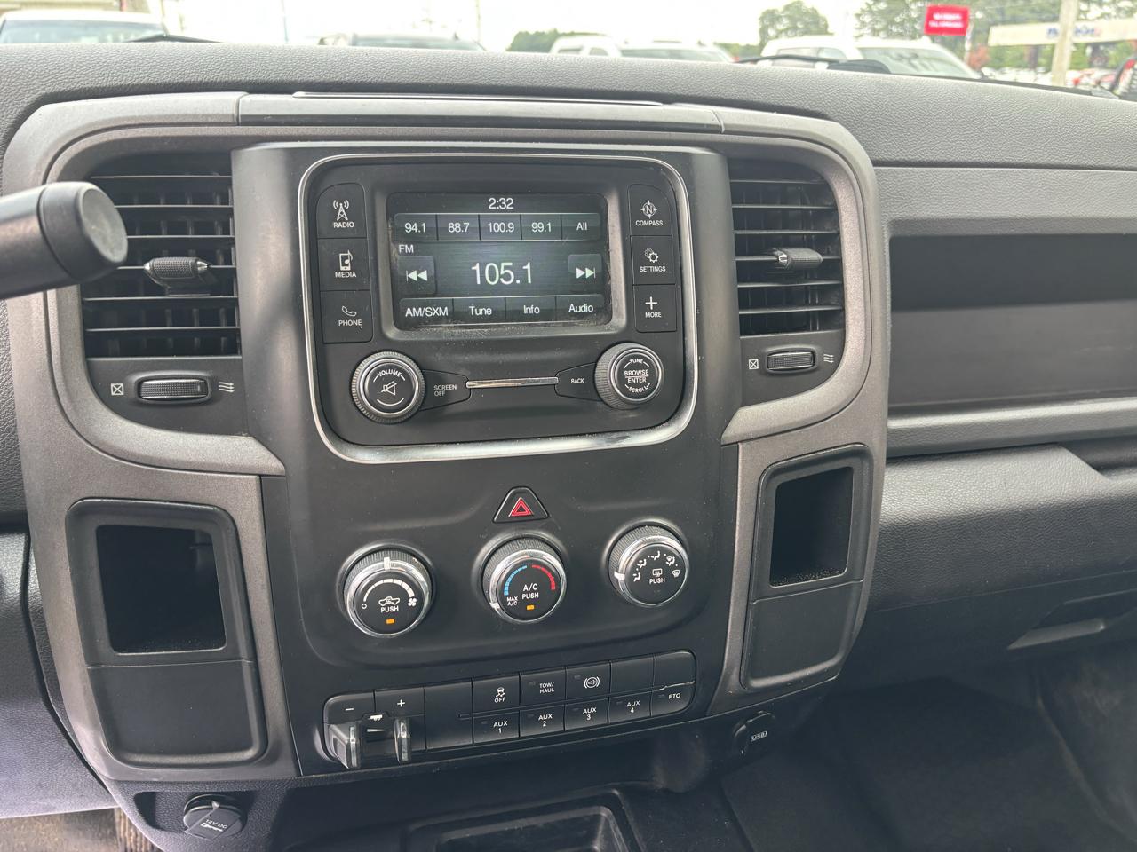 RAM 3500 4WD Crew Cab 172" WB 60" CA Tradesman 2014
