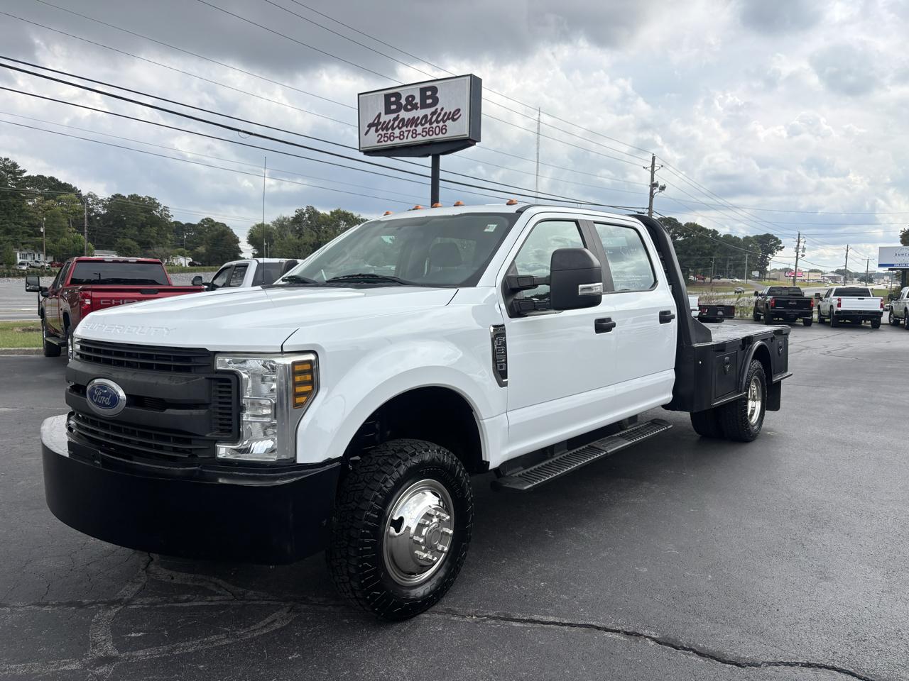 Ford Super Duty F-350 DRW XL 4WD Crew Cab 179" WB 60" CA 2019