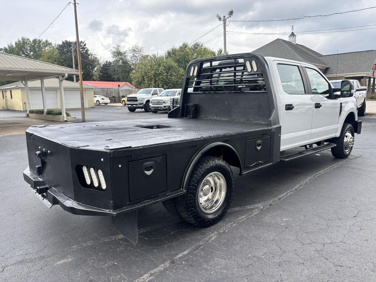 Ford Super Duty F-350 DRW XL 4WD Crew Cab 179" WB 60" CA 2019