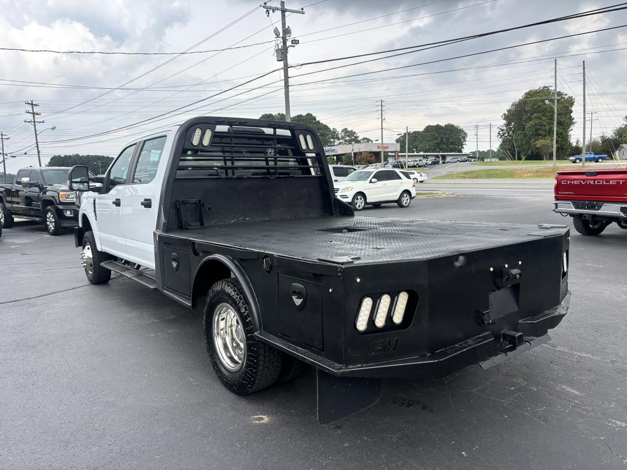 Ford Super Duty F-350 DRW XL 4WD Crew Cab 179" WB 60" CA 2019