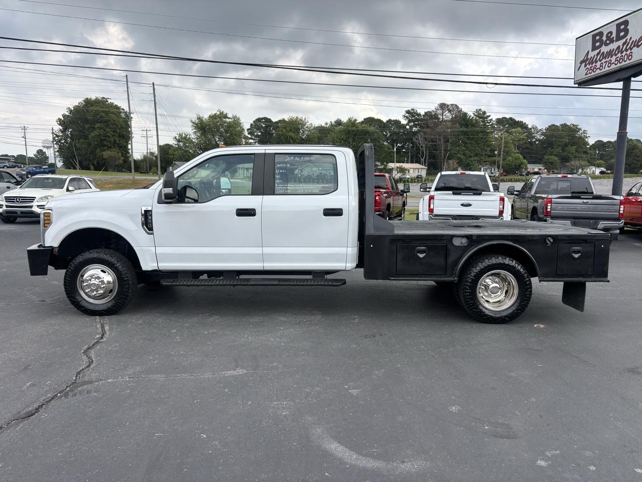 Ford Super Duty F-350 DRW XL 4WD Crew Cab 179" WB 60" CA 2019
