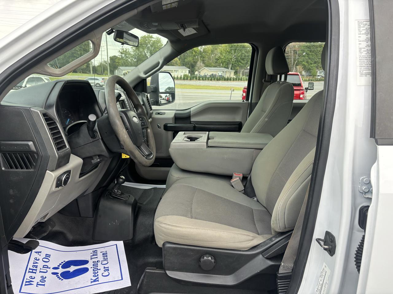 Ford Super Duty F-350 DRW XL 4WD Crew Cab 179" WB 60" CA 2019