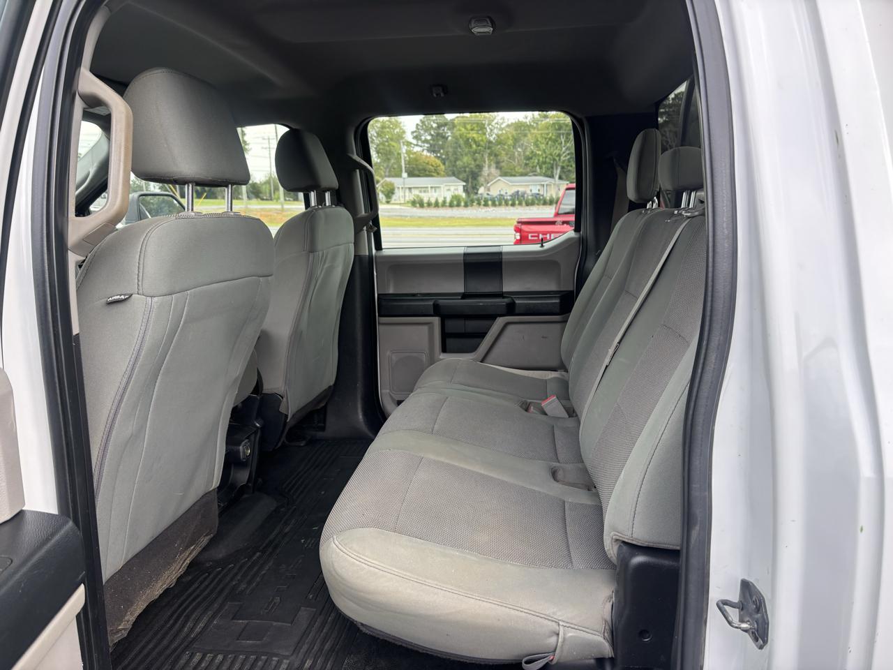 Ford Super Duty F-350 DRW XL 4WD Crew Cab 179" WB 60" CA 2019