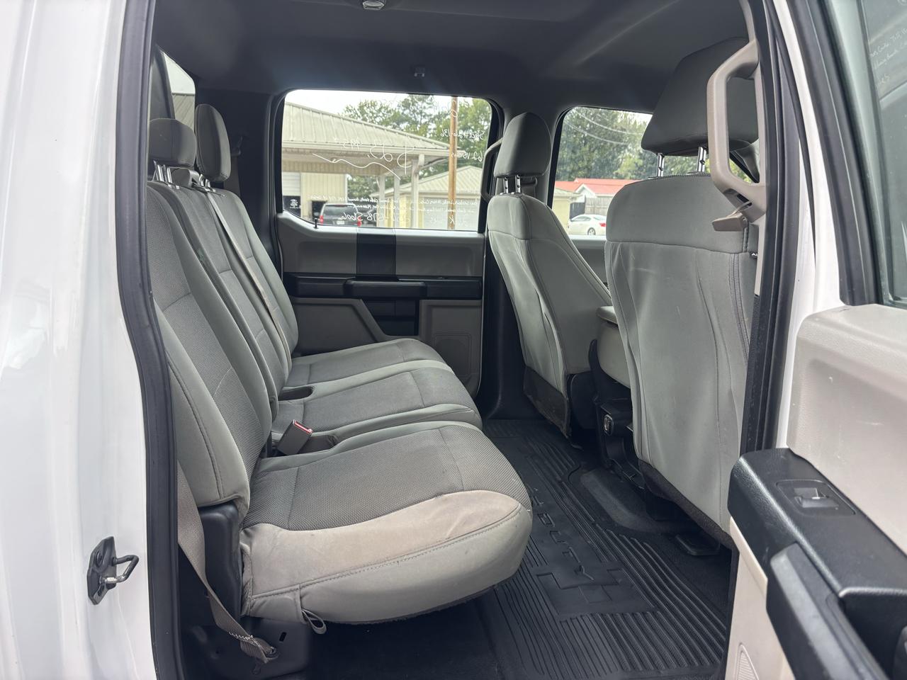Ford Super Duty F-350 DRW XL 4WD Crew Cab 179" WB 60" CA 2019