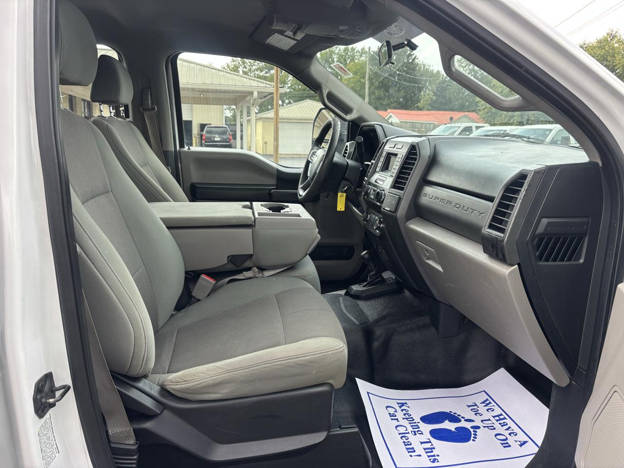 Ford Super Duty F-350 DRW XL 4WD Crew Cab 179" WB 60" CA 2019