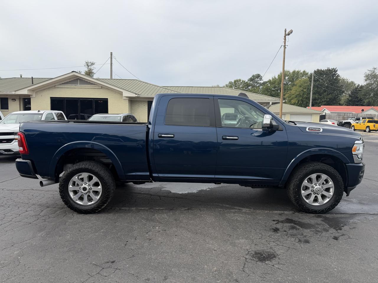 RAM 2500 Laramie 4x4 Crew Cab 6'4" Box 2021