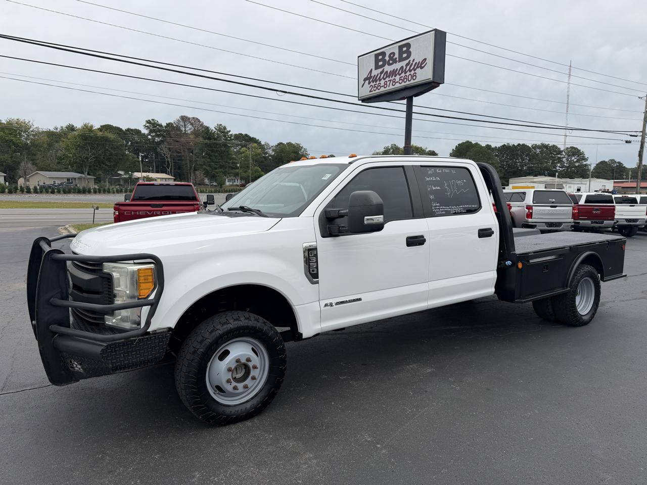 Ford Super Duty F-350 DRW XL 4WD Crew Cab 179" WB 60" CA 2017