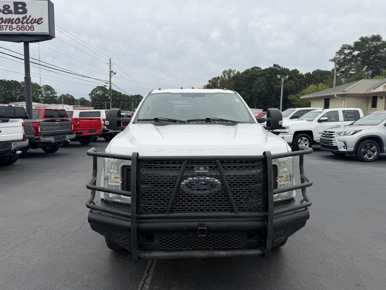 Ford Super Duty F-350 DRW XL 4WD Crew Cab 179" WB 60" CA 2017