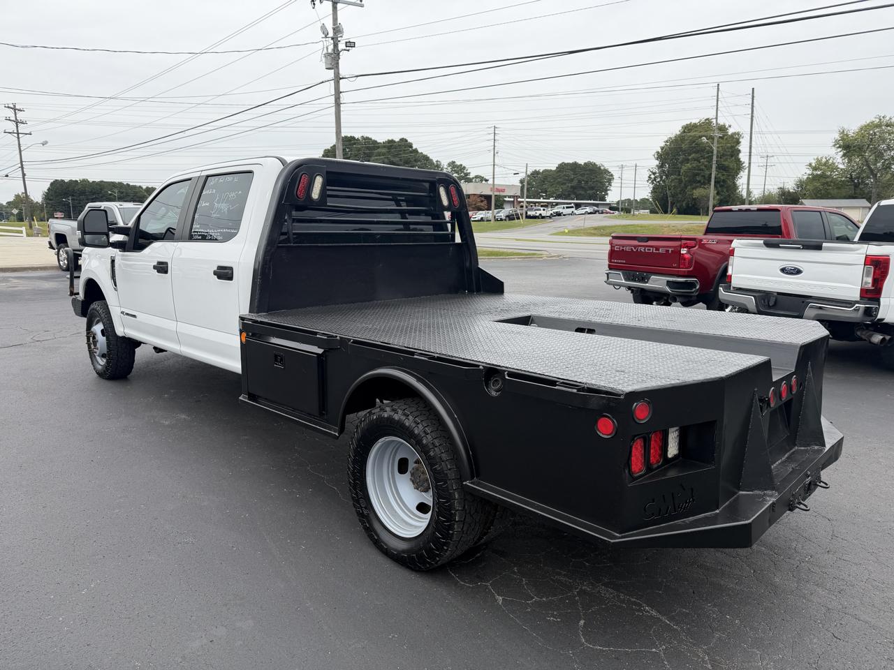Ford Super Duty F-350 DRW XL 4WD Crew Cab 179" WB 60" CA 2017