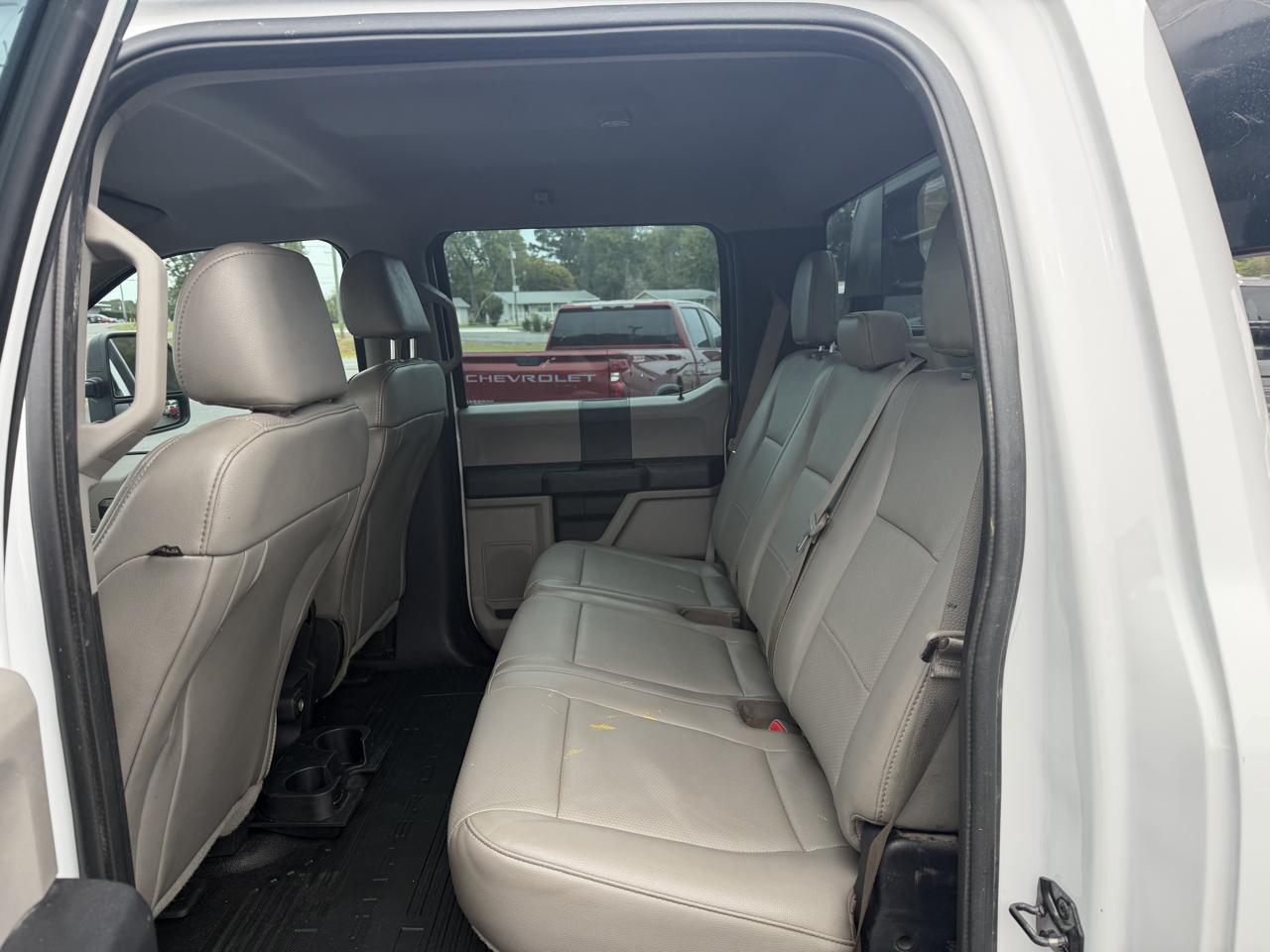 Ford Super Duty F-350 DRW XL 4WD Crew Cab 179" WB 60" CA 2017