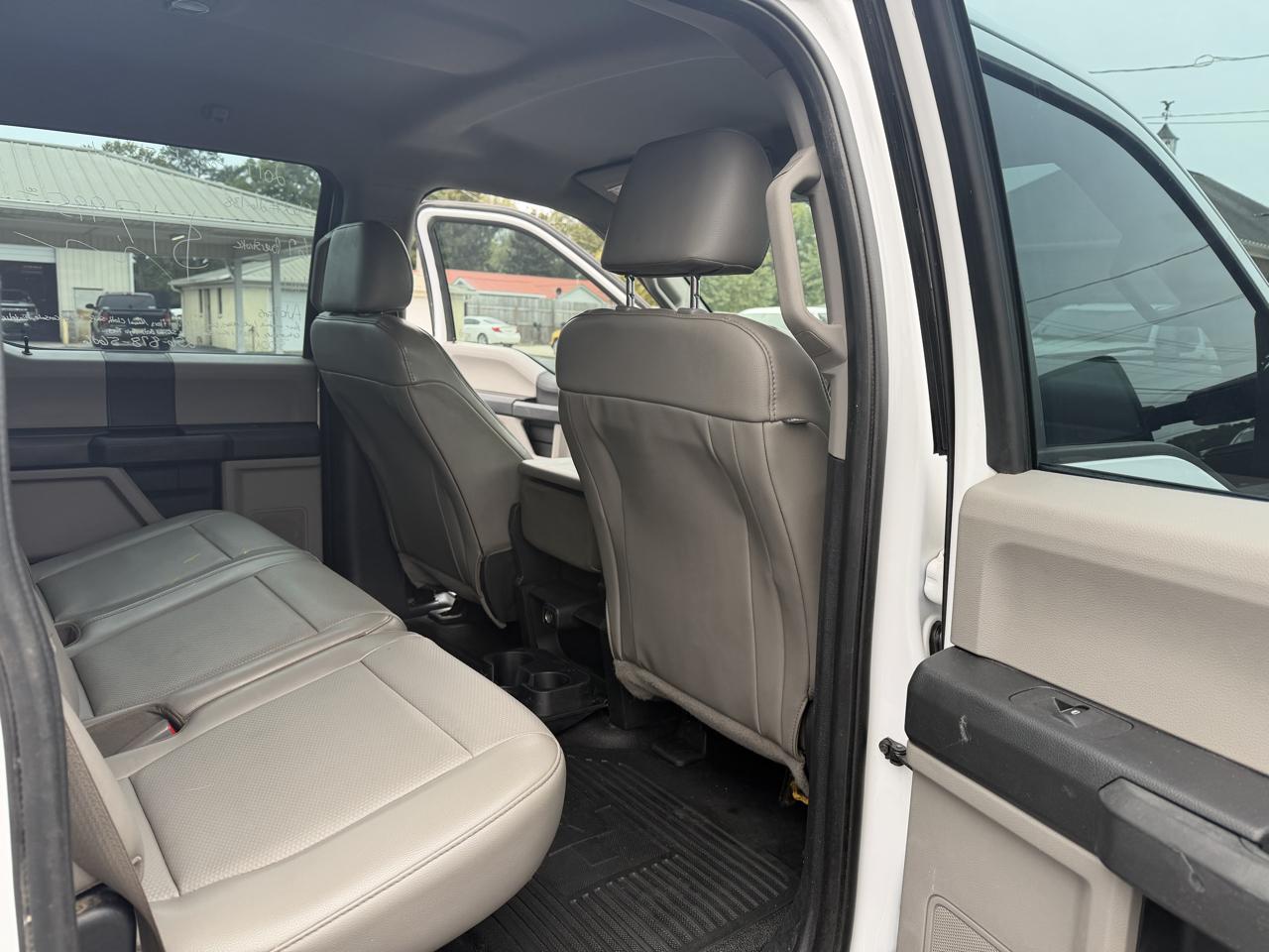 Ford Super Duty F-350 DRW XL 4WD Crew Cab 179" WB 60" CA 2017