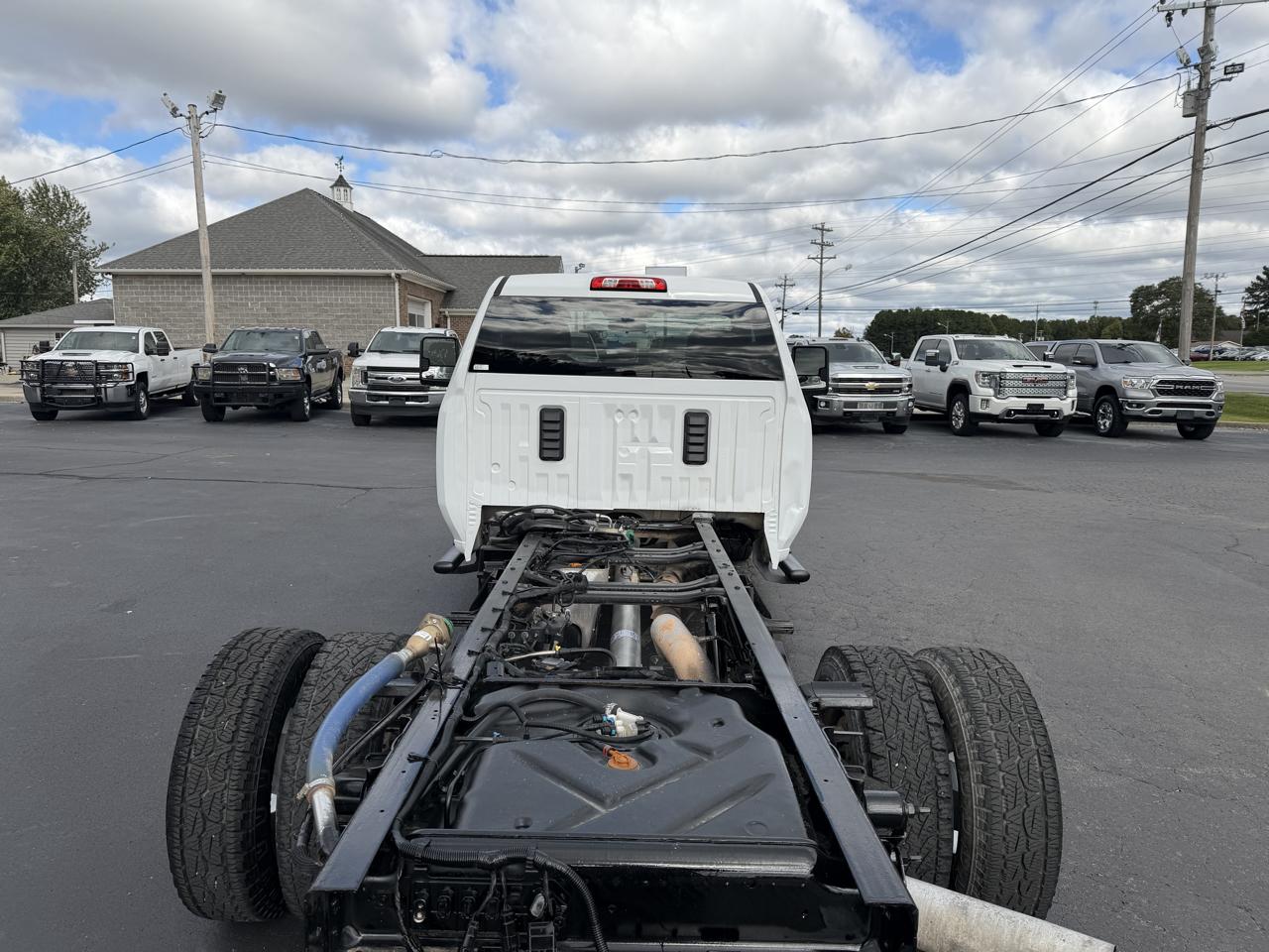GMC Sierra 3500HD CC 4WD Reg Cab 171" WB, 84.5" CA Pro 2022