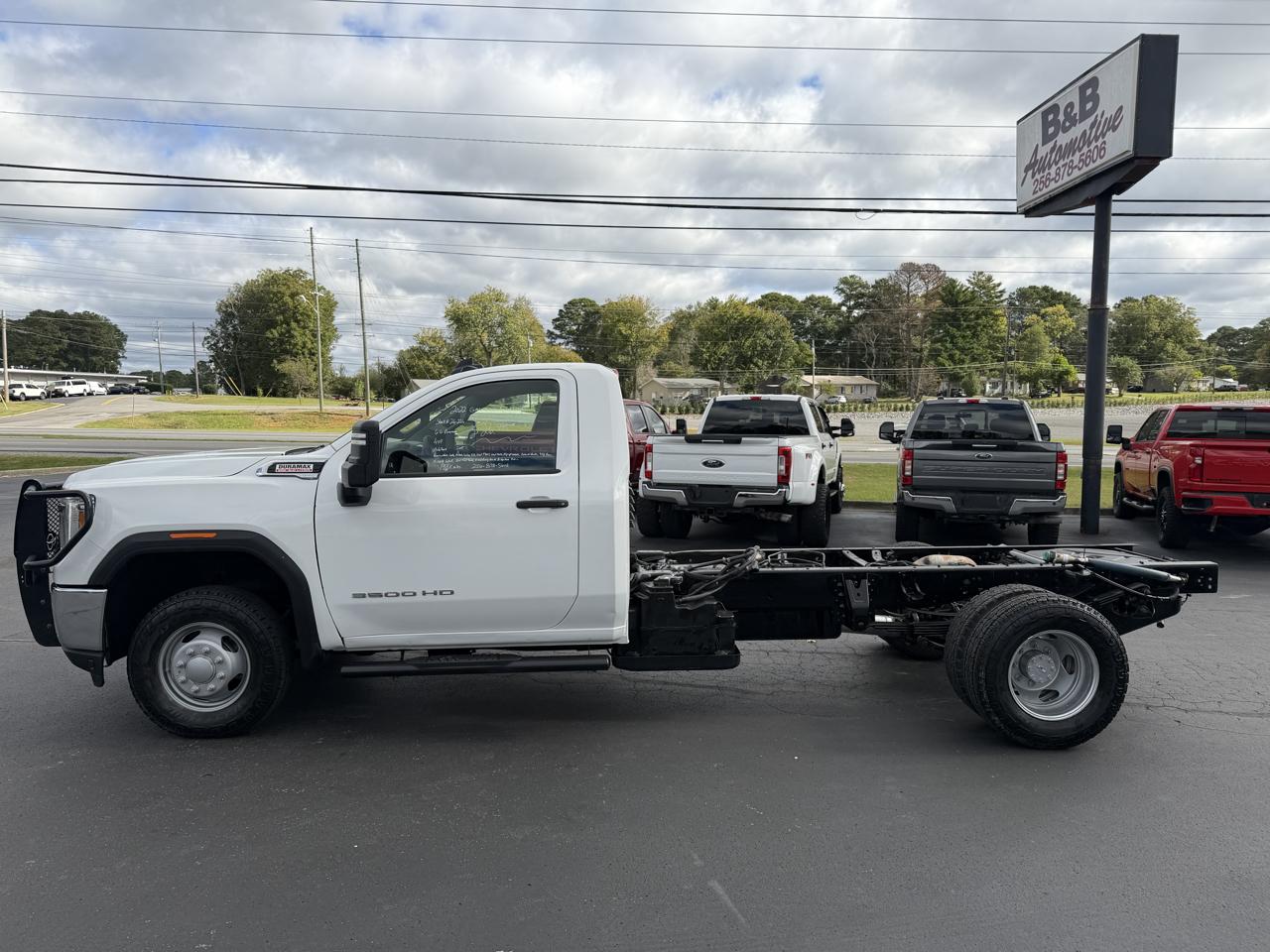GMC Sierra 3500HD CC 4WD Reg Cab 171" WB, 84.5" CA Pro 2022