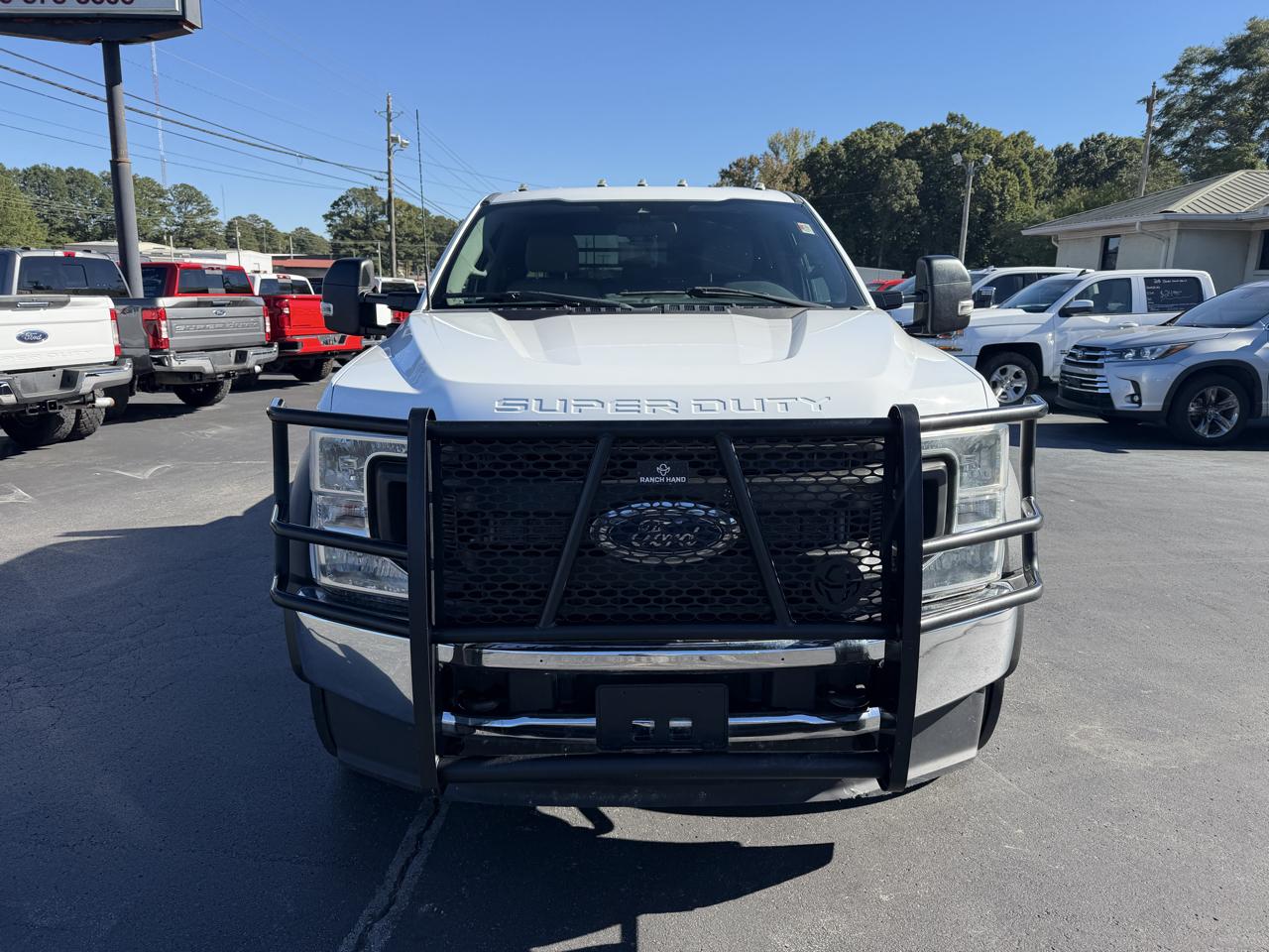 Ford Super Duty F-550 DRW XL 4WD Crew Cab 203" WB 84" CA 2022