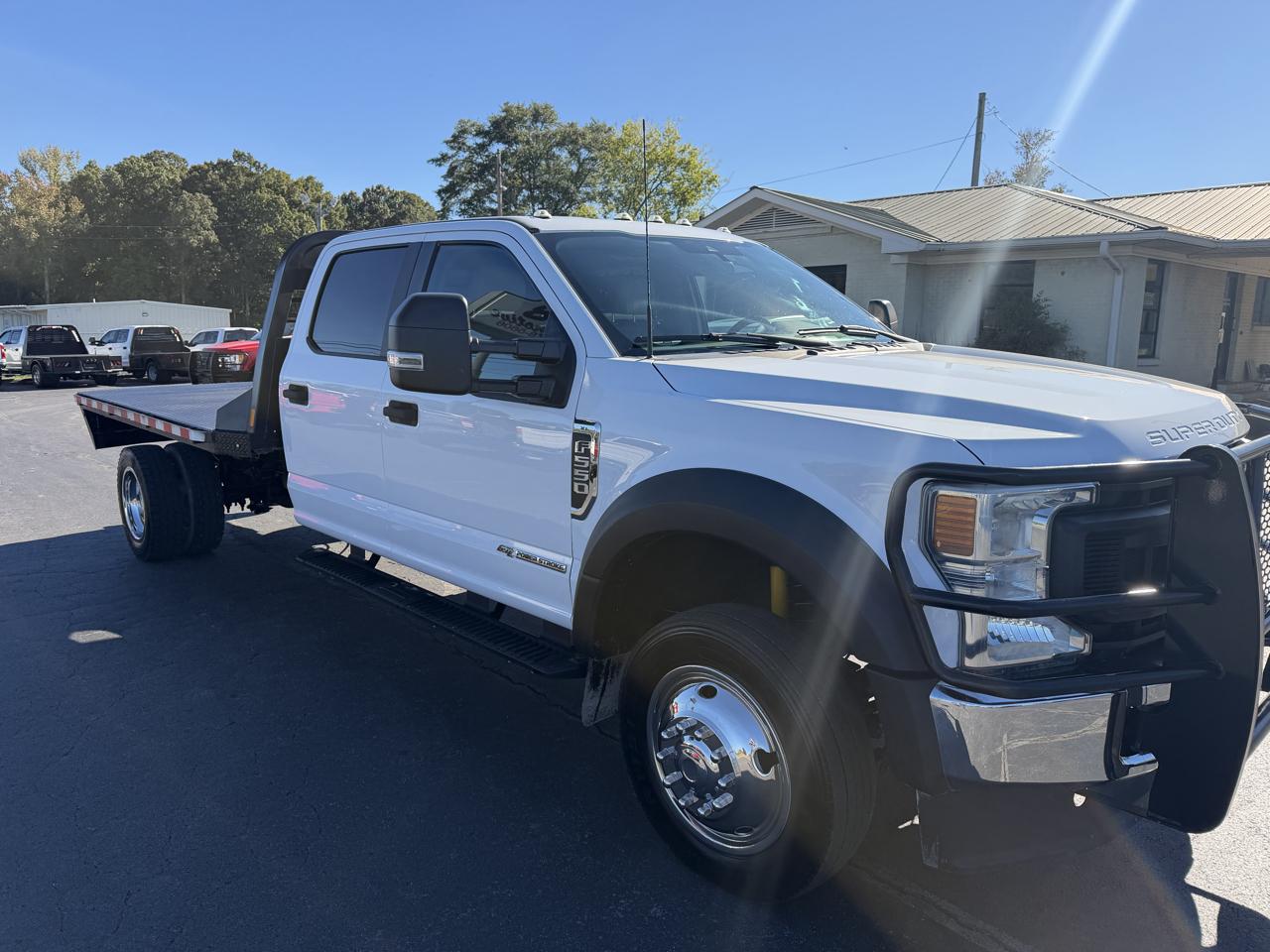 Ford Super Duty F-550 DRW XL 4WD Crew Cab 203" WB 84" CA 2022