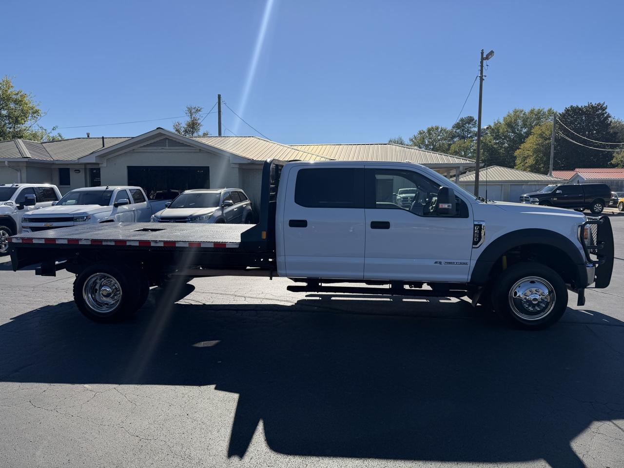 Ford Super Duty F-550 DRW XL 4WD Crew Cab 203" WB 84" CA 2022