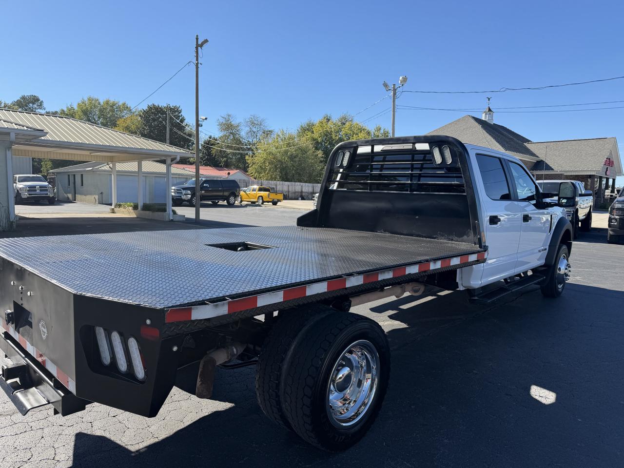 Ford Super Duty F-550 DRW XL 4WD Crew Cab 203" WB 84" CA 2022