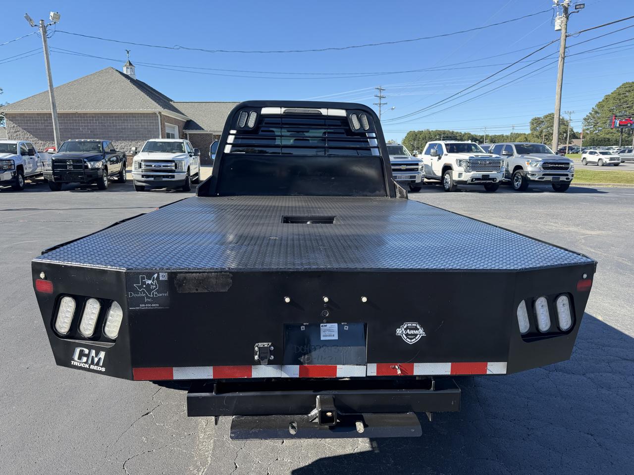 Ford Super Duty F-550 DRW XL 4WD Crew Cab 203" WB 84" CA 2022
