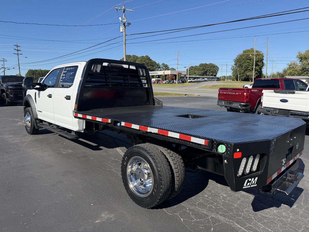 Ford Super Duty F-550 DRW XL 4WD Crew Cab 203" WB 84" CA 2022