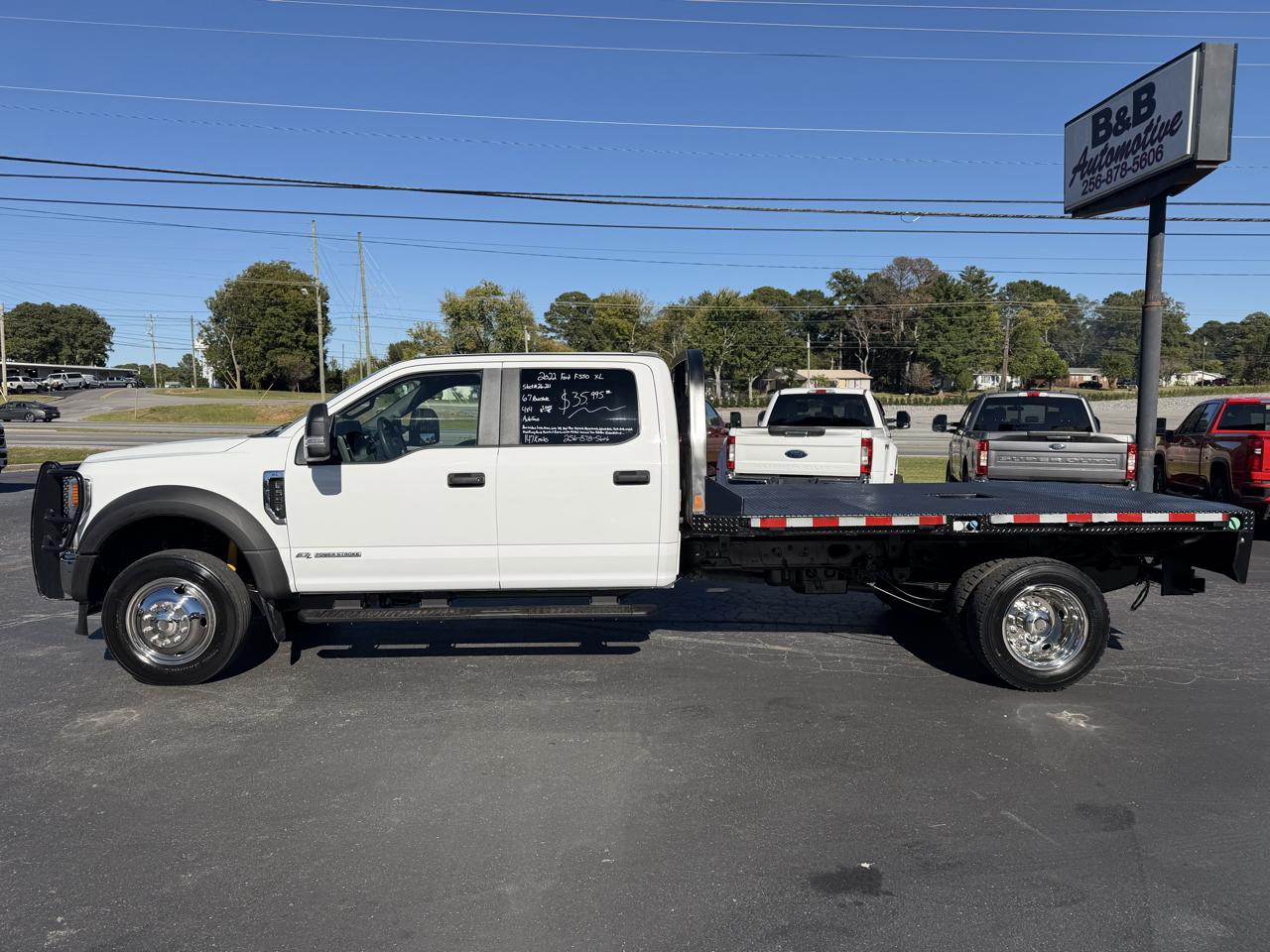 Ford Super Duty F-550 DRW XL 4WD Crew Cab 203" WB 84" CA 2022