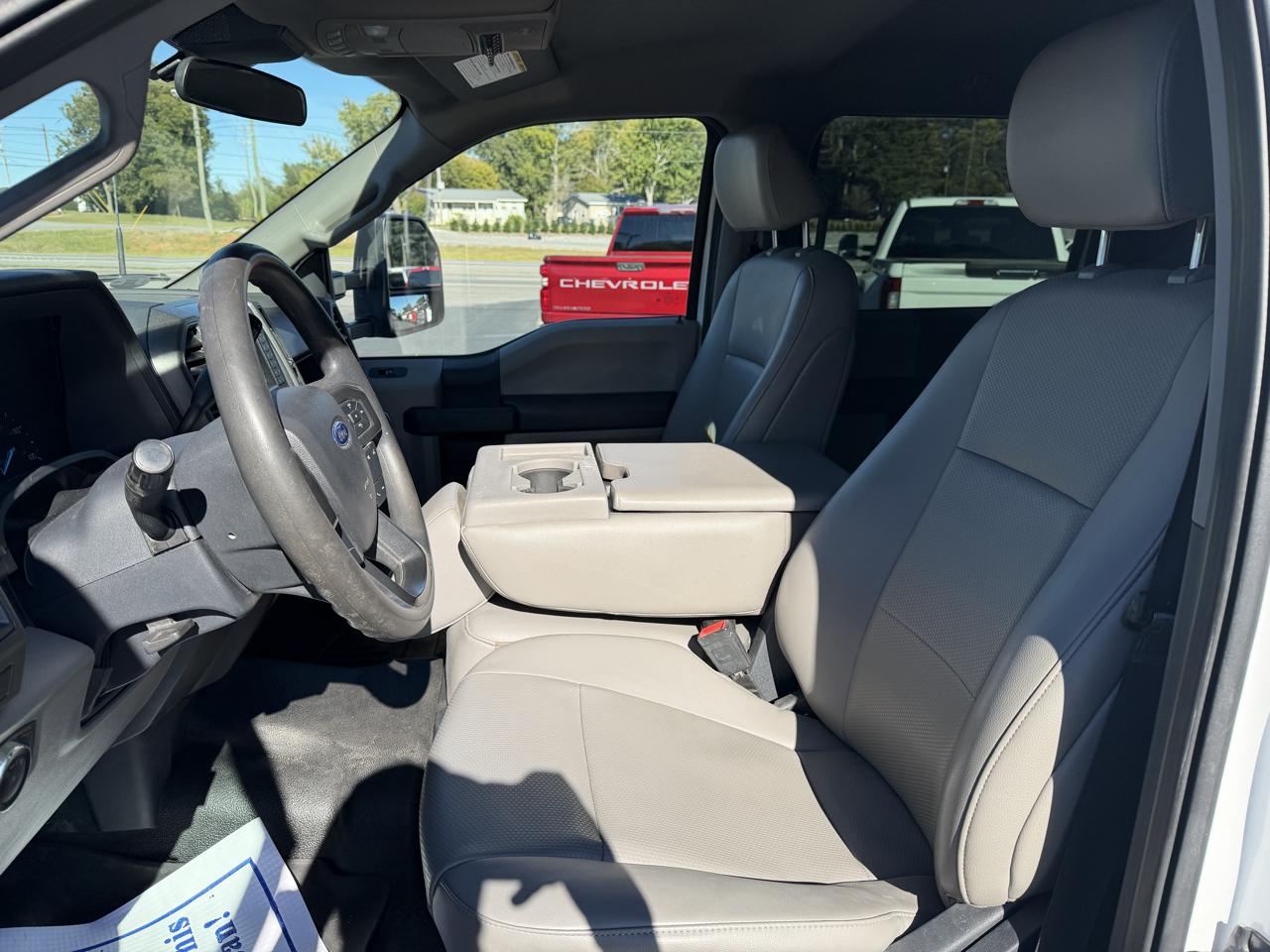 Ford Super Duty F-550 DRW XL 4WD Crew Cab 203" WB 84" CA 2022