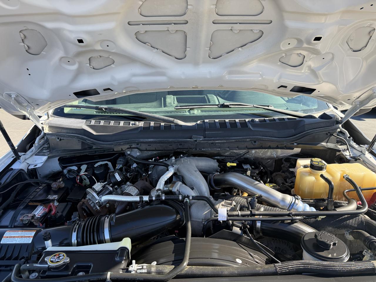 Ford Super Duty F-550 DRW XL 4WD Crew Cab 203" WB 84" CA 2022