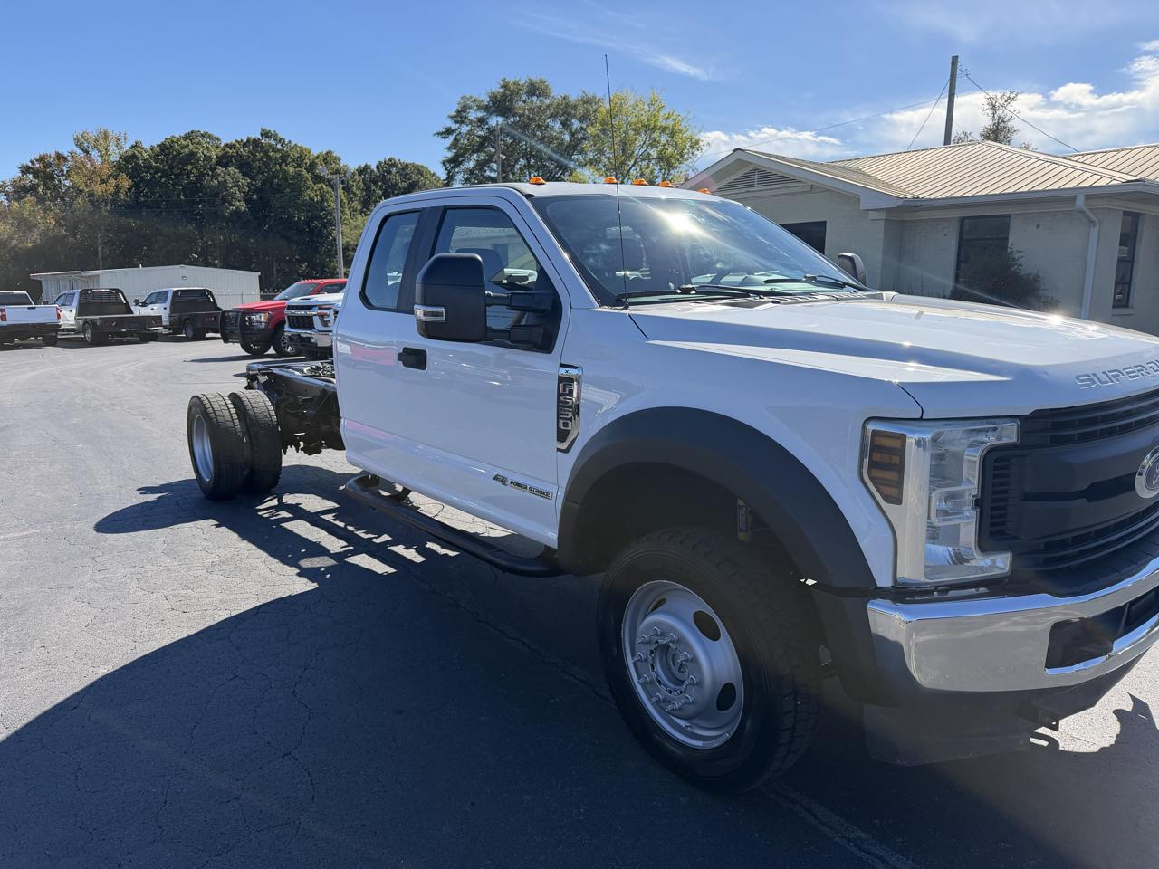 Ford Super Duty F-550 DRW XL 4WD SuperCab 192" WB 84" CA 2019