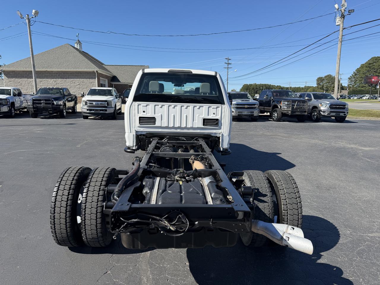 Ford Super Duty F-550 DRW XL 4WD SuperCab 192" WB 84" CA 2019