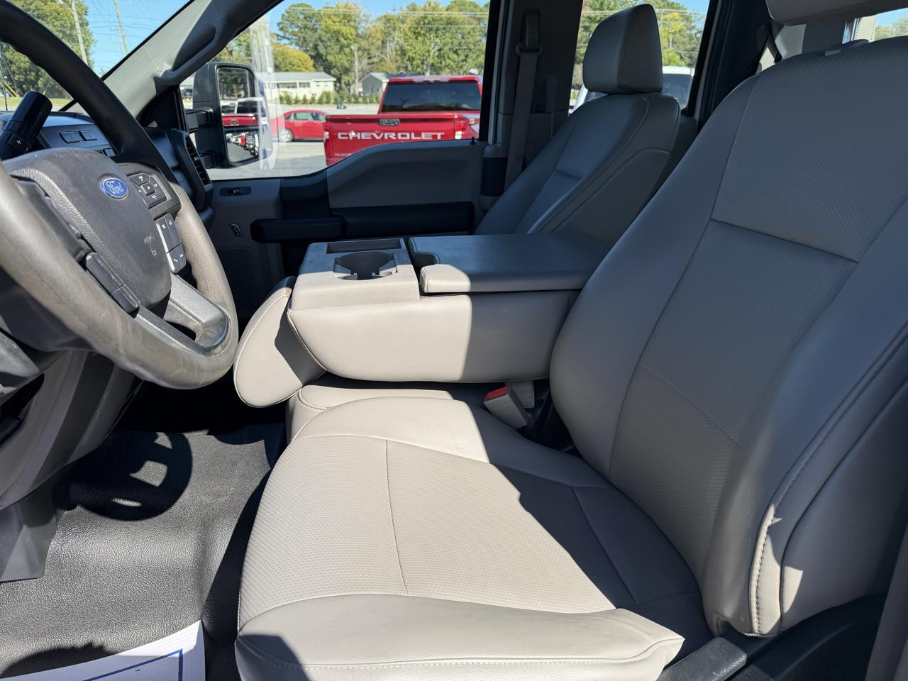 Ford Super Duty F-550 DRW XL 4WD SuperCab 192" WB 84" CA 2019