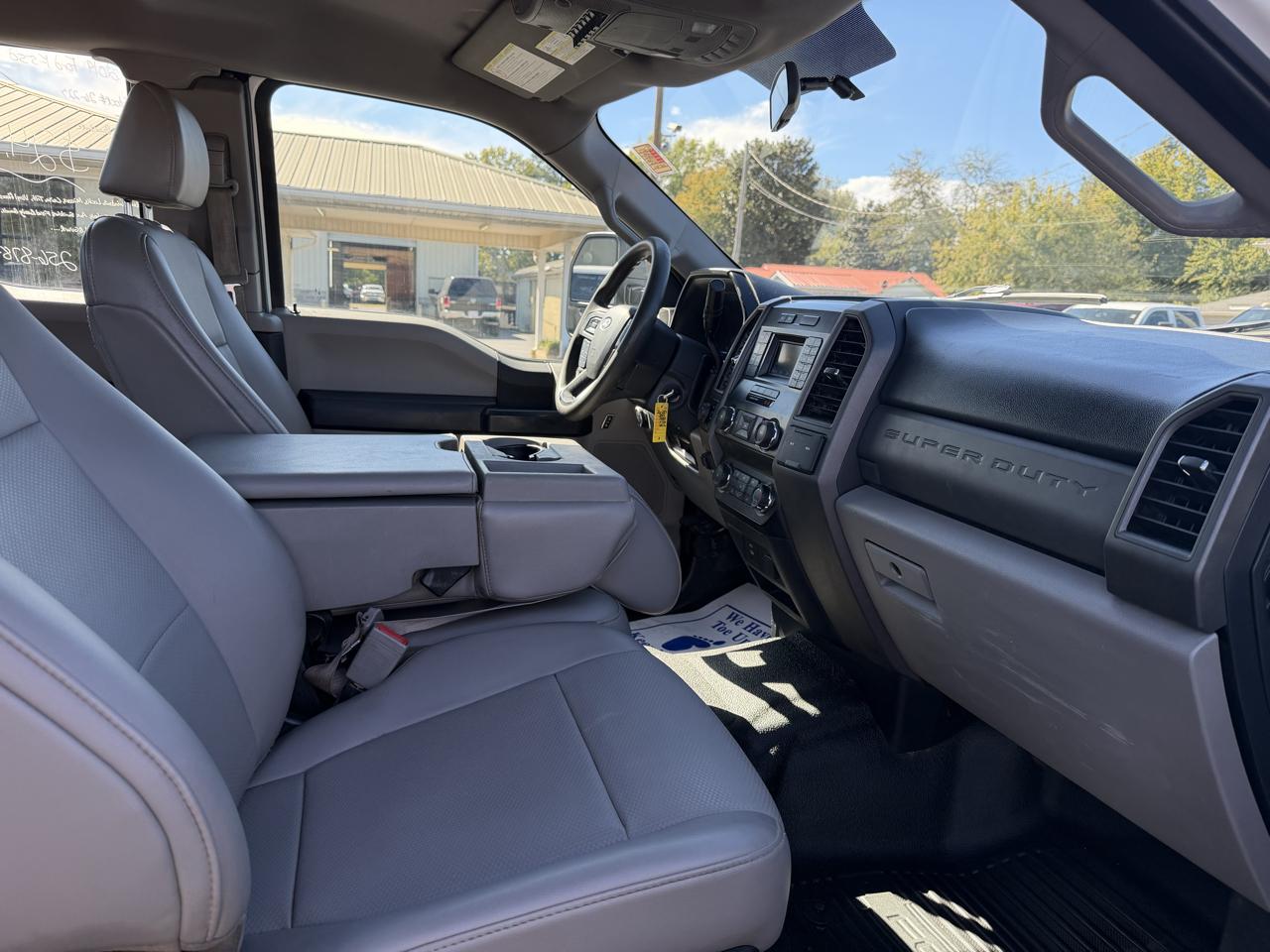 Ford Super Duty F-550 DRW XL 4WD SuperCab 192" WB 84" CA 2019