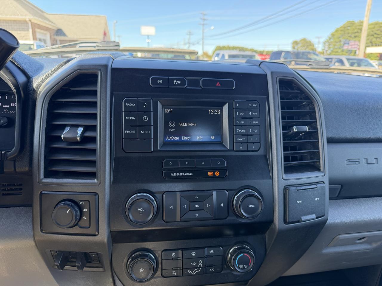 Ford Super Duty F-550 DRW XL 4WD SuperCab 192" WB 84" CA 2019