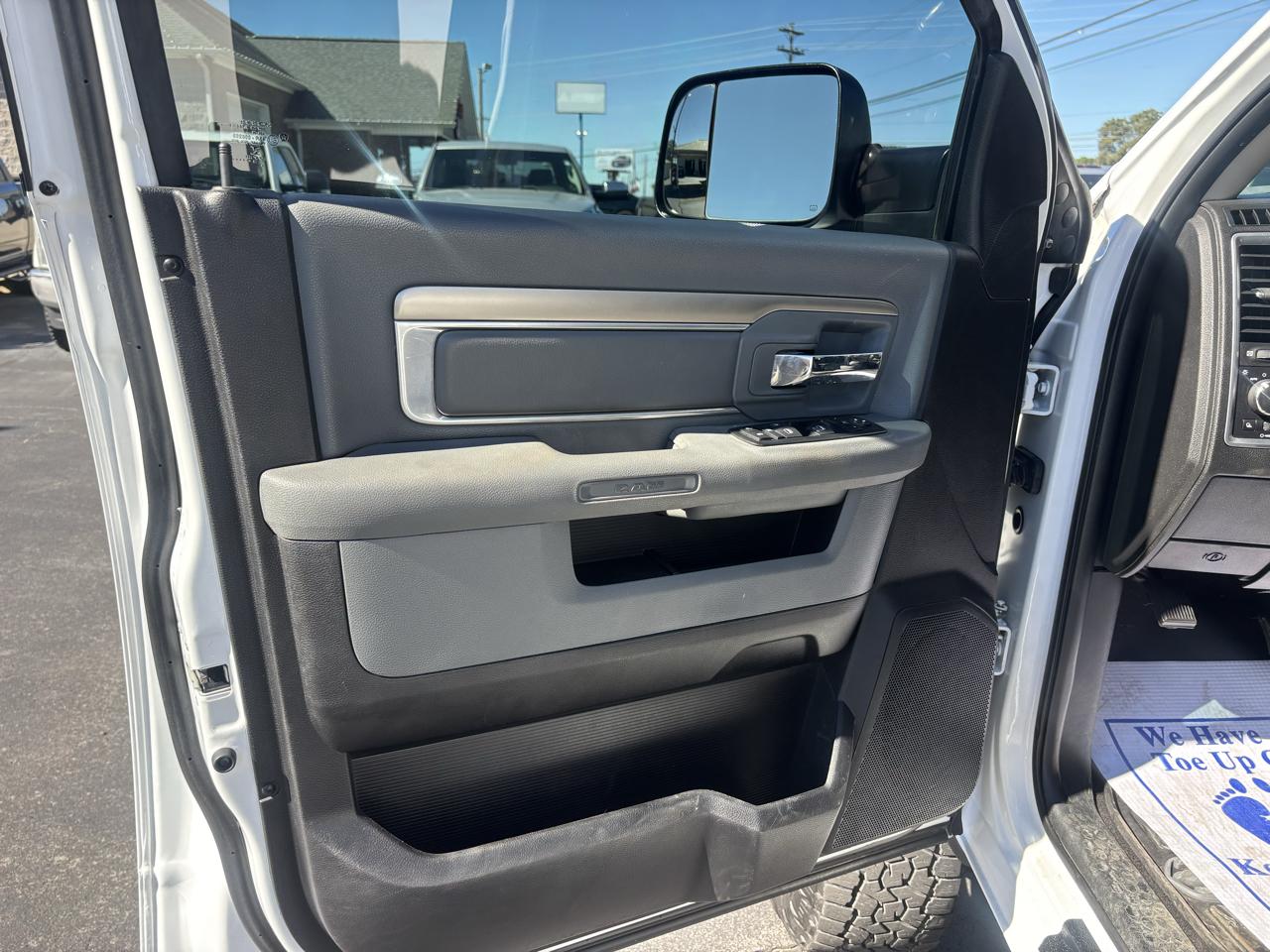 RAM 2500 Big Horn 4x4 Mega Cab 6'4" Box 2017