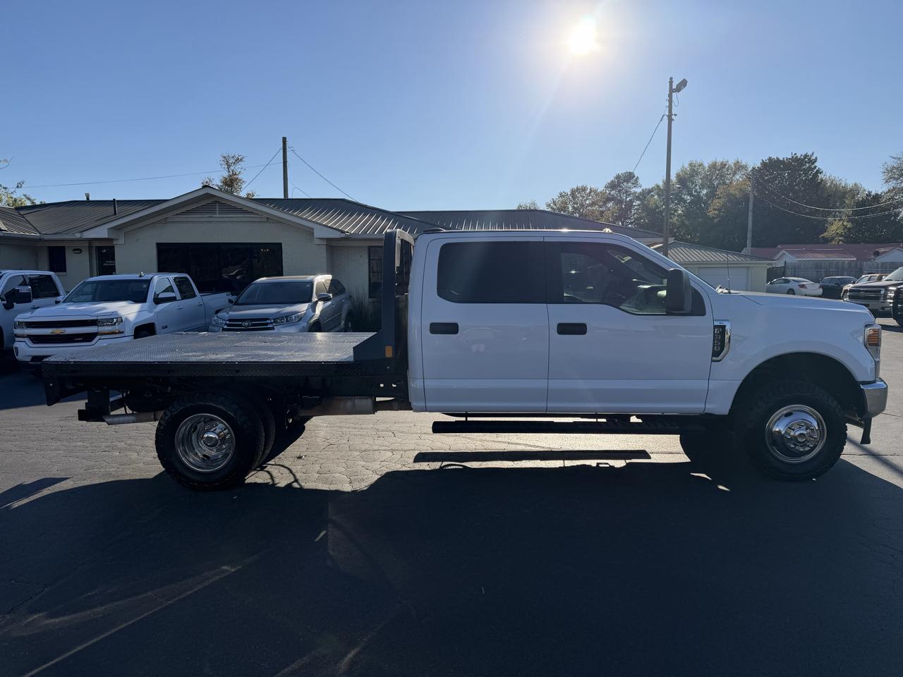 Ford Super Duty F-350 DRW XL 4WD Crew Cab 179" WB 60" CA 2021
