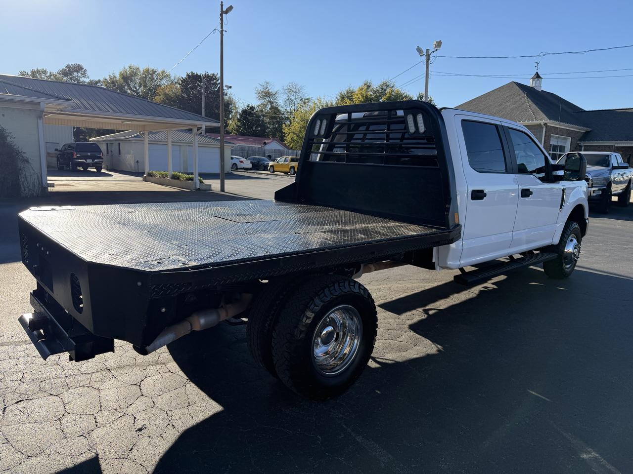 Ford Super Duty F-350 DRW XL 4WD Crew Cab 179" WB 60" CA 2021