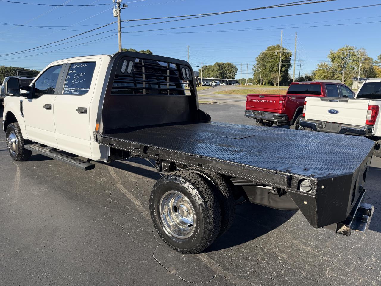 Ford Super Duty F-350 DRW XL 4WD Crew Cab 179" WB 60" CA 2021