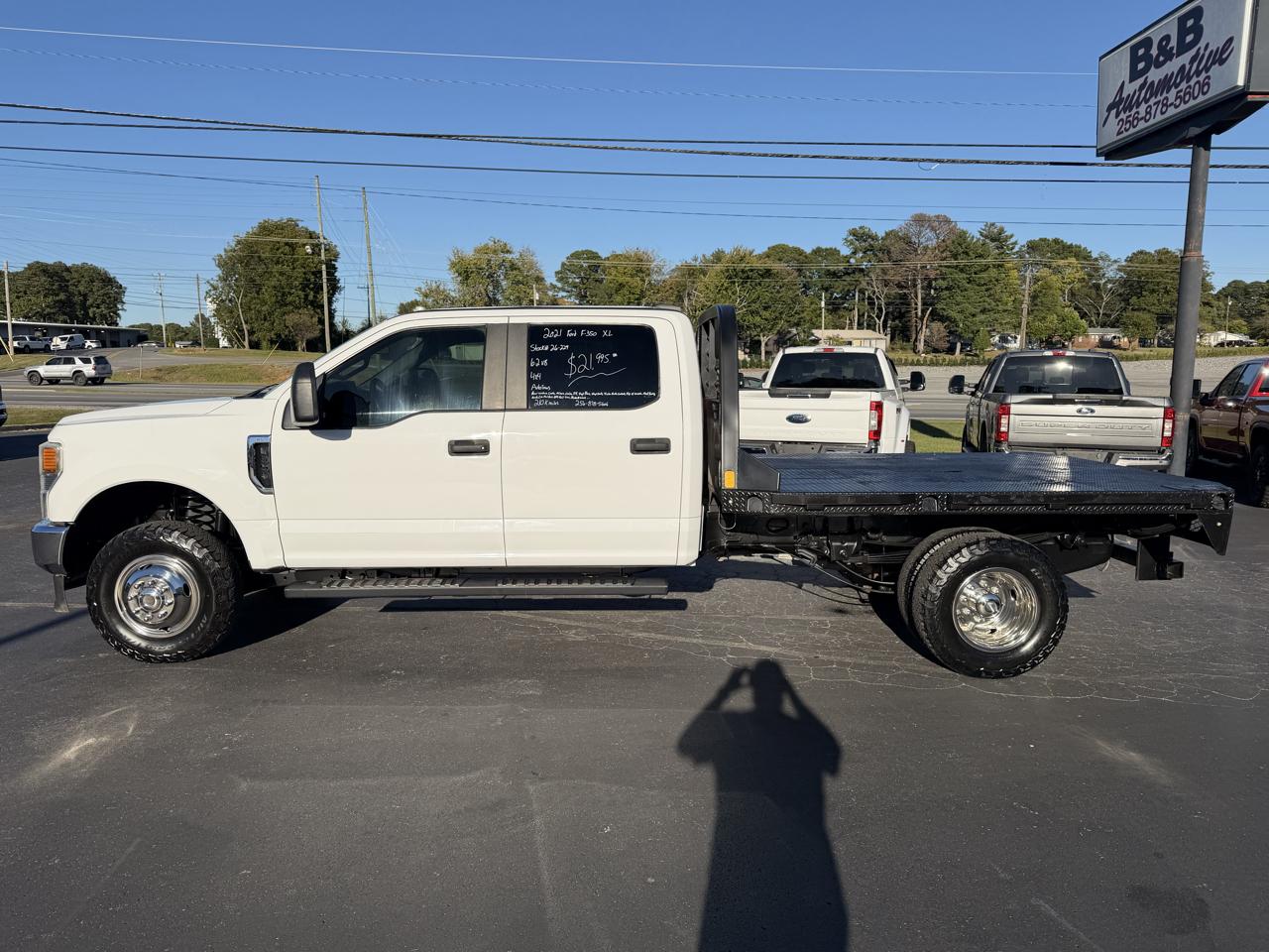 Ford Super Duty F-350 DRW XL 4WD Crew Cab 179" WB 60" CA 2021