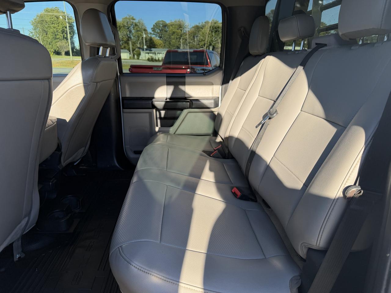 Ford Super Duty F-350 DRW XL 4WD Crew Cab 179" WB 60" CA 2021
