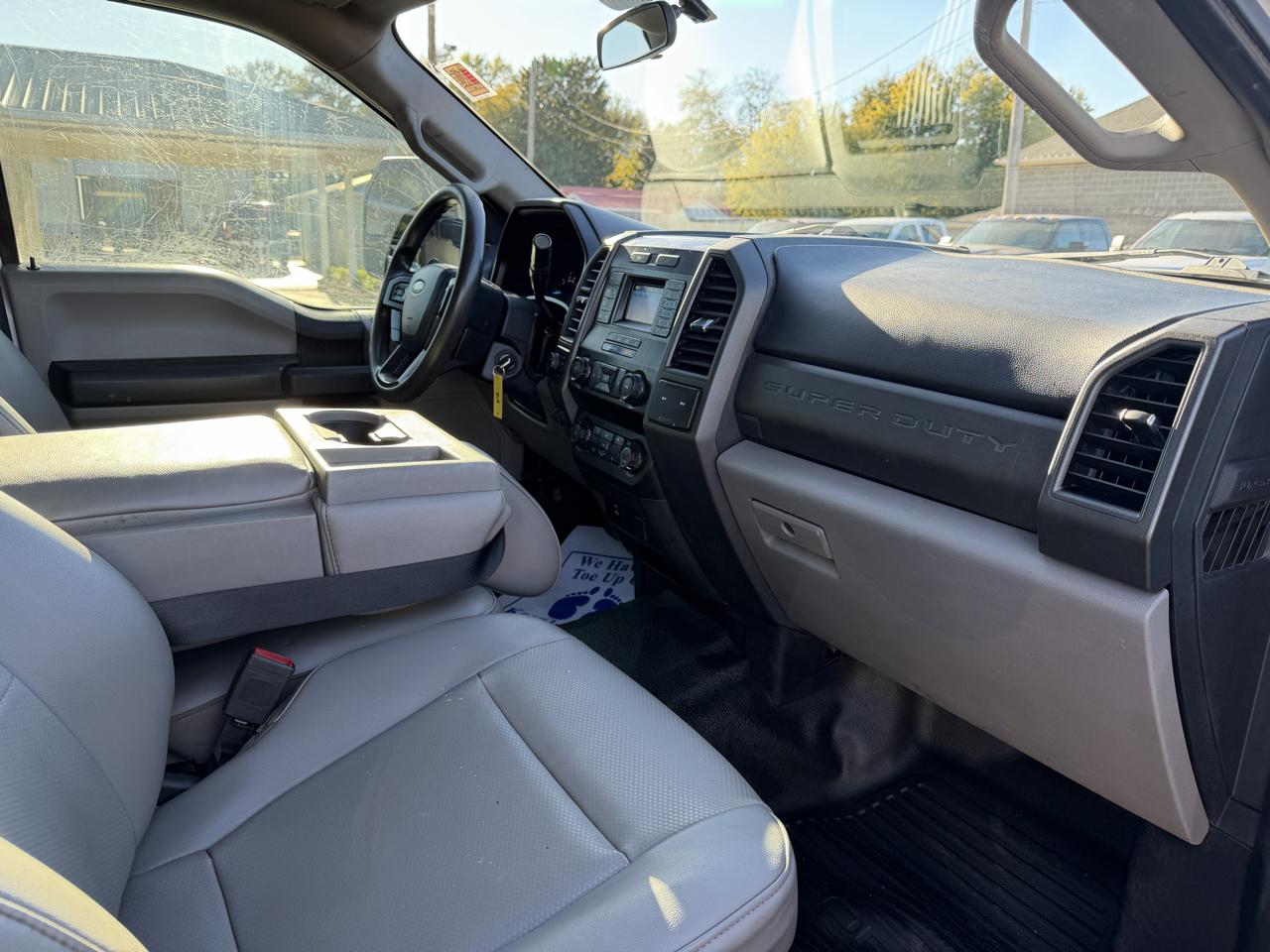 Ford Super Duty F-350 DRW XL 4WD Crew Cab 179" WB 60" CA 2021