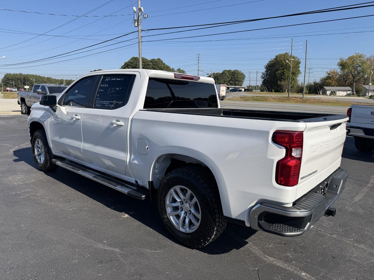 Chevrolet Silverado 1500 LTD 4WD Crew Cab 147" LT w/1LT 2022