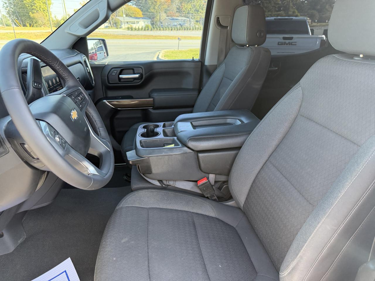 Chevrolet Silverado 1500 LTD 4WD Crew Cab 147" LT w/1LT 2022