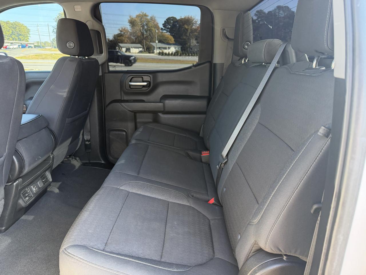 Chevrolet Silverado 1500 LTD 4WD Crew Cab 147" LT w/1LT 2022