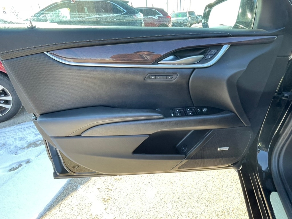 Cadillac XTS 4dr Sdn Luxury AWD 2014