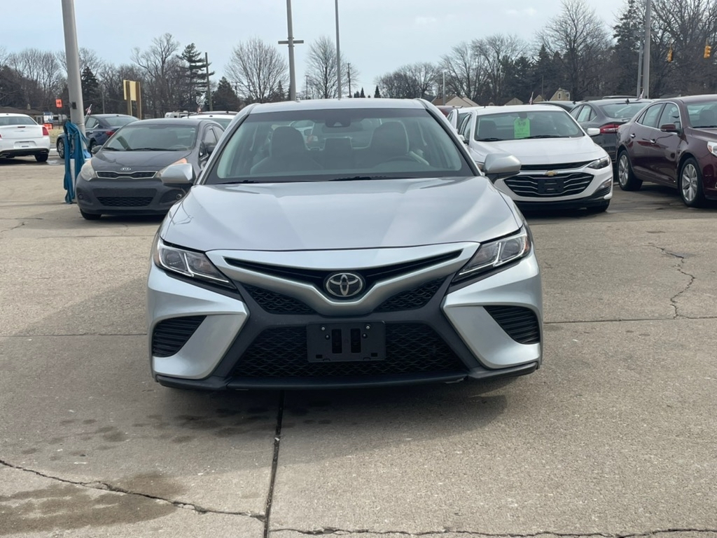 Toyota Camry SE Auto (Natl) 2020